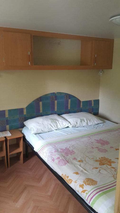 Bungalo Hotell Buzet Eksteriør bilde